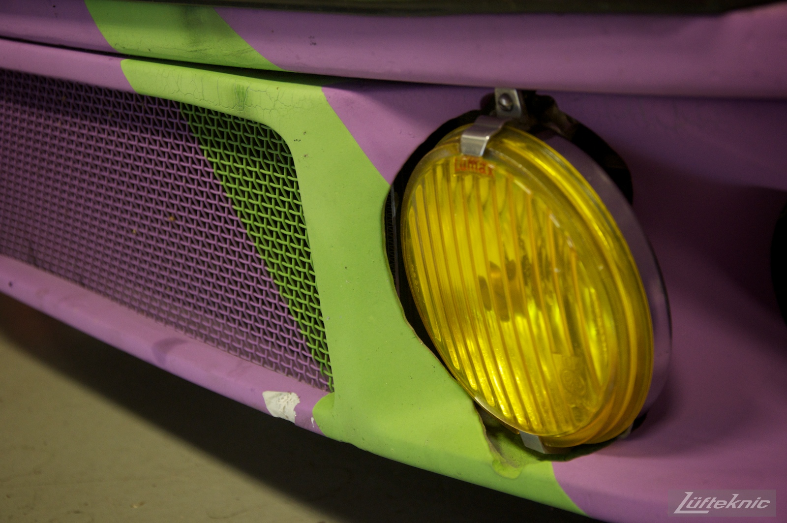 A detail shot of the yellow foglight and bumper damage on the Lüfteknic #projectstuka Porsche 930 Turbo