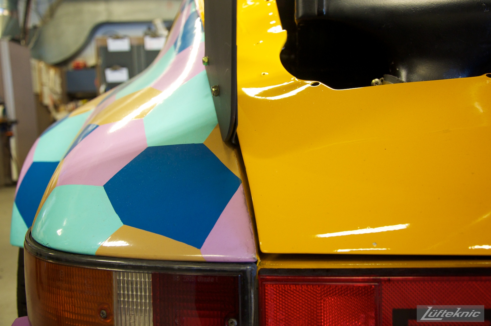 A rough finish is shown on the rear decklid and fender of Lüfteknic #projectstuka Porsche 930 Turbo