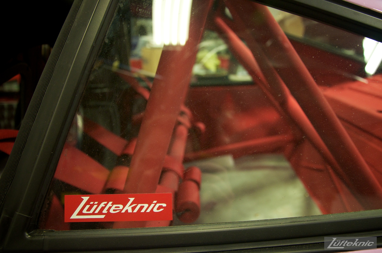 Roll cage details on the Lüfteknic #projectstuka Porsche 930 Turbo