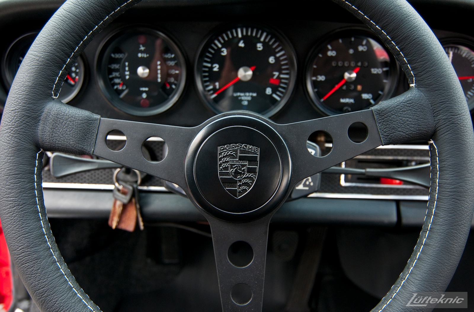 Momo steering wheel with Porsche horn button