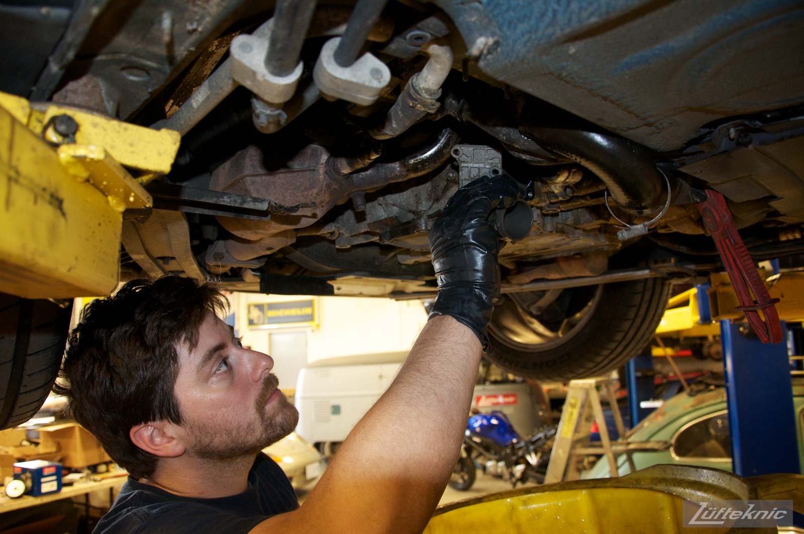 A Lufteknic employee removes a thermostat on a Porsche Boxster.