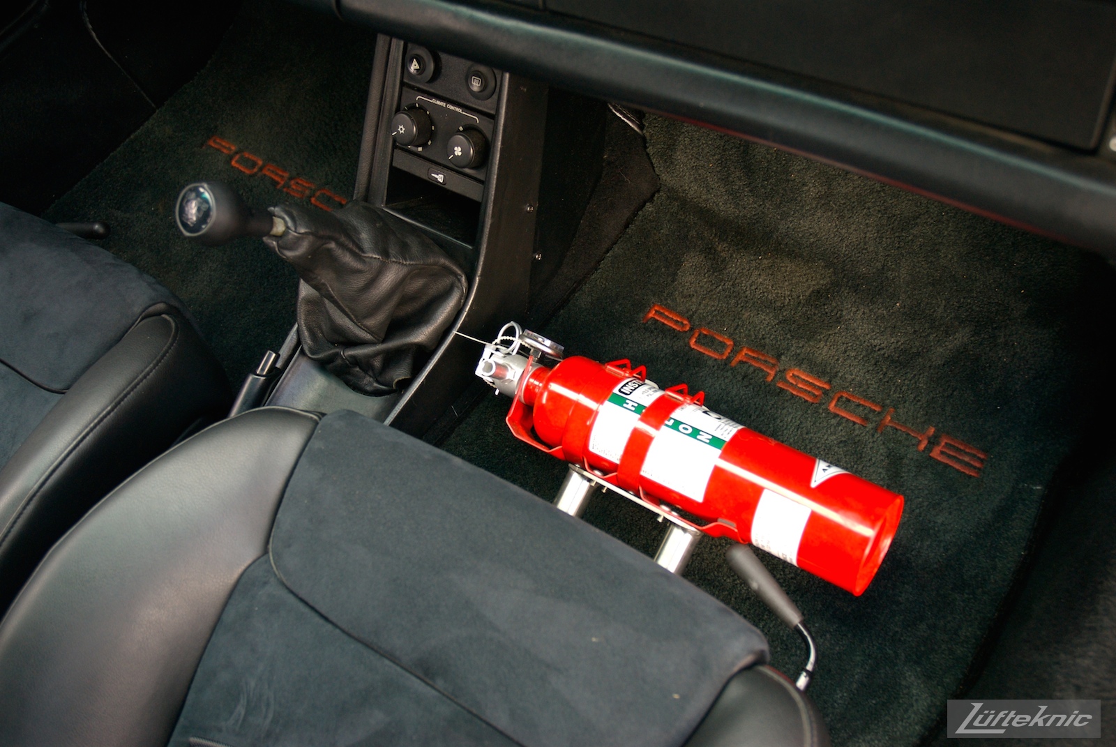 Red Porsche 930 Turbo interior